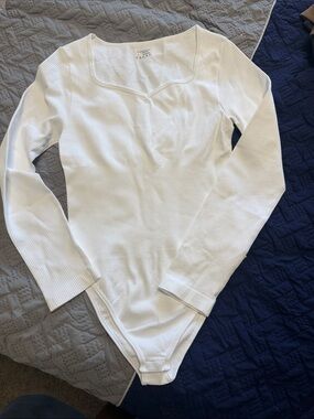 OQQ White Ribbed Long-Sleeve Square-Neck Bodysuit